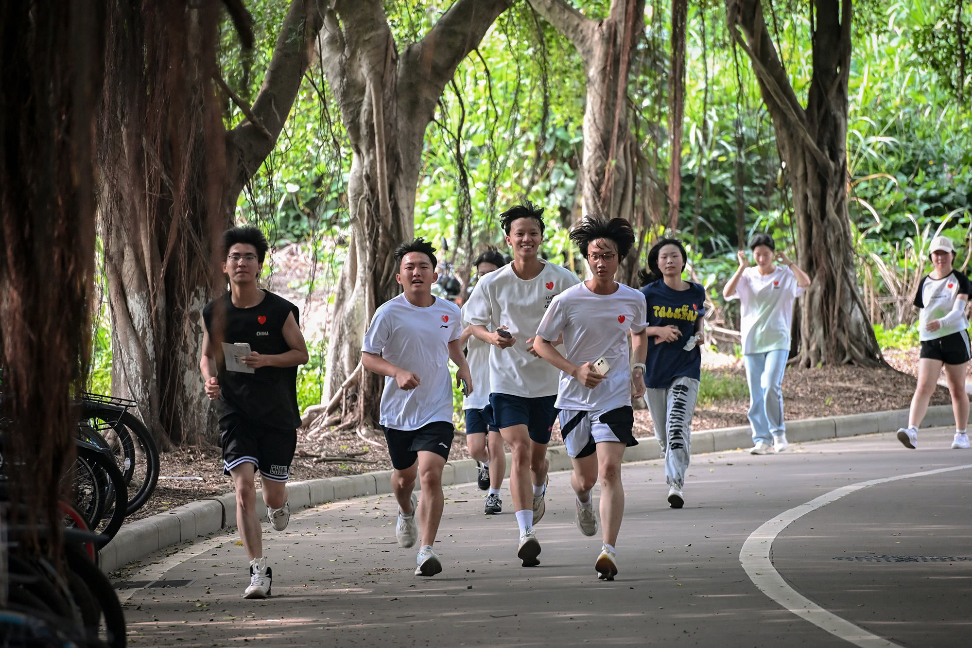 爱游戏网页版-草原马拉松，体验牧区跑步乐趣